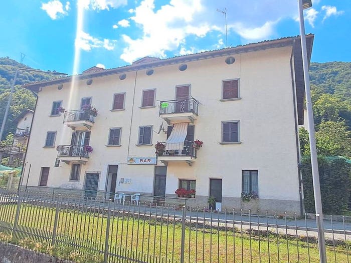 Appartamento quadrilocale in vendita in Strada Statale della Valle Brembana, Camerata Cornello