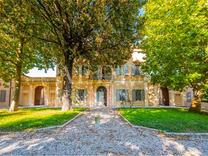 Appartamento con 6 locali in vendita in Sant'Agnese Università, Modena
