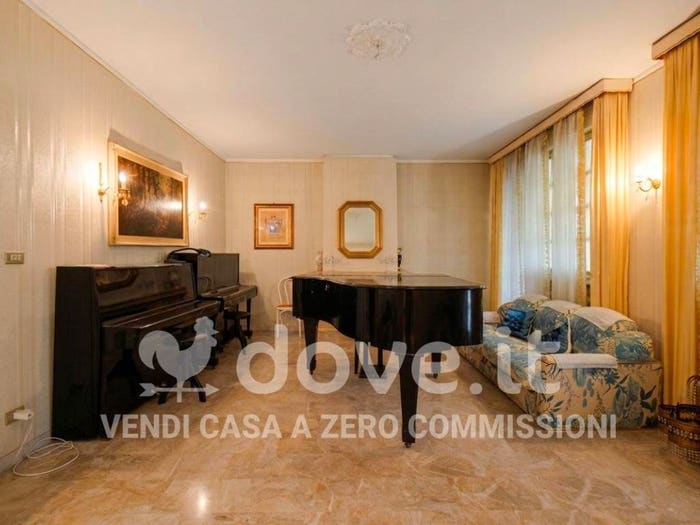 Casa con 6 locali in vendita in Via Fermi, Cento Paese, Cento