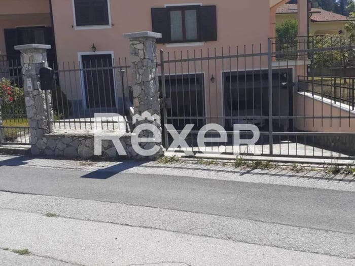 Casa con 6 locali in vendita in Regione Giaire, Calizzano