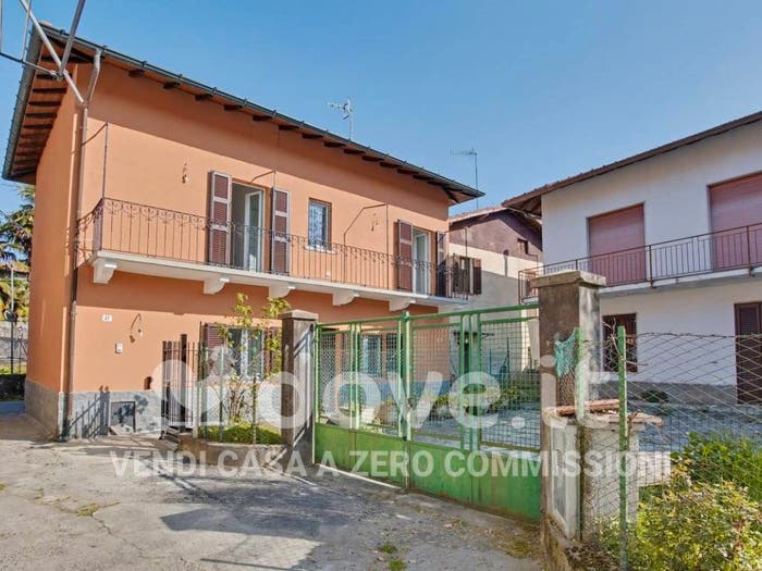 Casa quadrilocale in vendita in Via Giosuè Carducci, Centro, Leggiuno
