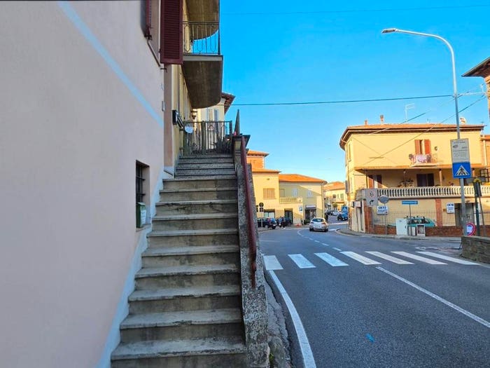 Casa con 6 locali in vendita in Viale Trieste, Centro, Sinalunga