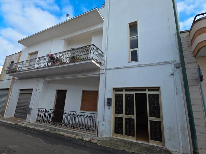 Appartamento quadrilocale in vendita in Via Giacomo Matteotti, Centro, Galatone