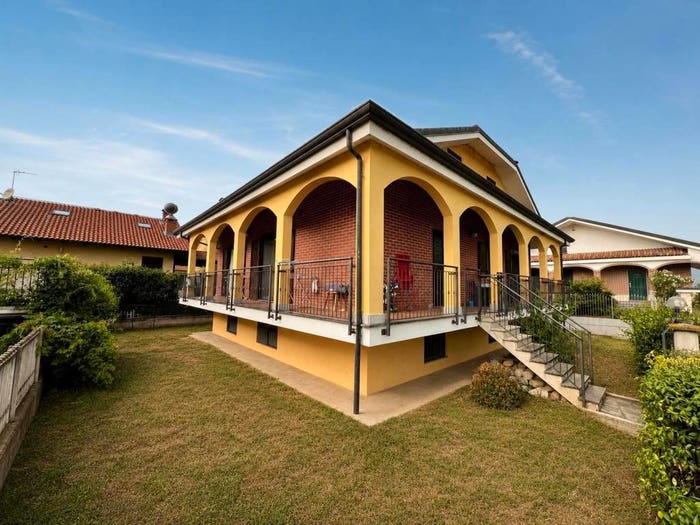 Casa con 6 locali in vendita in Via Orbassano, None