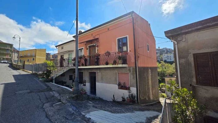 Appartamento con 5 locali in vendita in Via Lucido, Grisolia