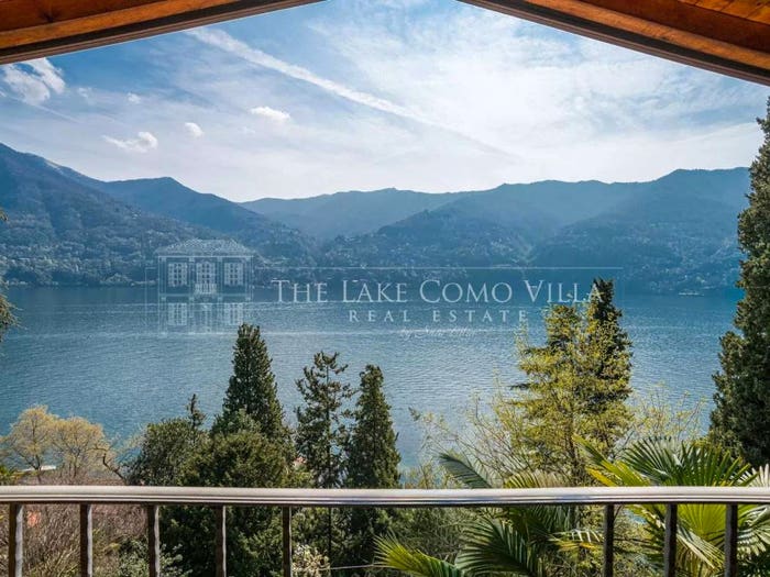 Casa con 6 locali in vendita in Carate Urio