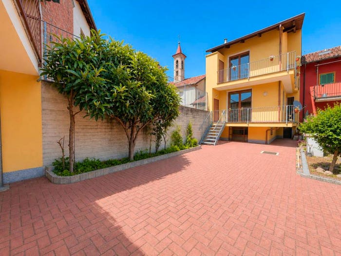 Casa con 5 locali in vendita in Via Salerio, Centro, Vezza d'Alba