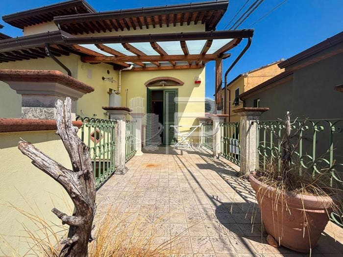 Casa con 6 locali in vendita in Via Castagnola di Sotto, Castagnola, Massa