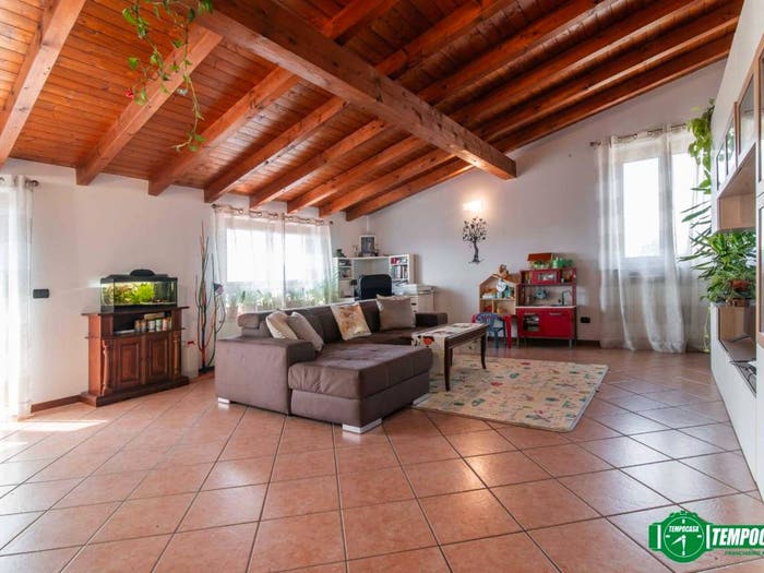 Appartamento trilocale in vendita in Via Barbara Melzi, Rescaldina
