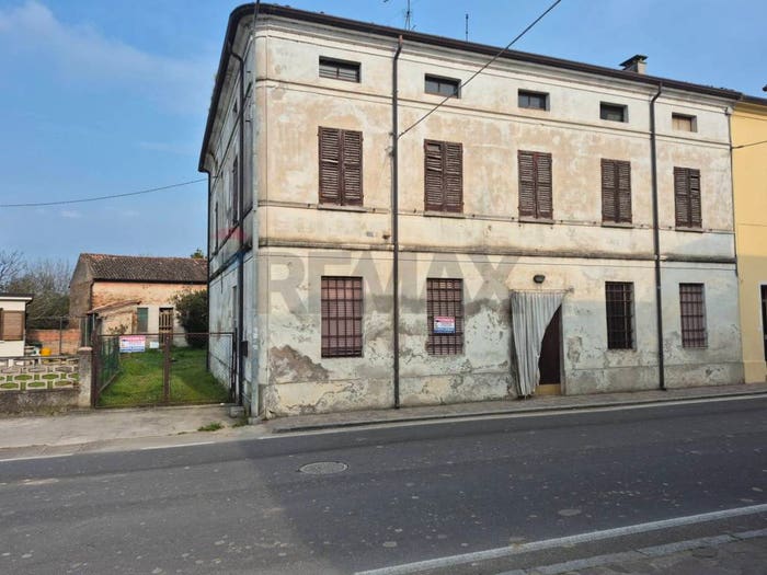 Casa con 6 locali in vendita in Via San Fermo, Piubega