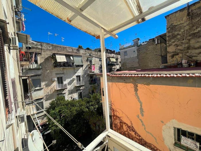 Appartamento bilocale in vendita in Via San Francesco De Geronimo, Tribunali, Napoli