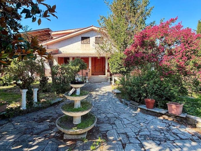 Casa con 6 locali in vendita in Via Udine, Villalba, Guidonia Montecelio