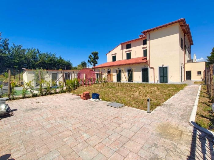 Appartamento quadrilocale in vendita in Via di Tramontana, Cisternino, Livorno