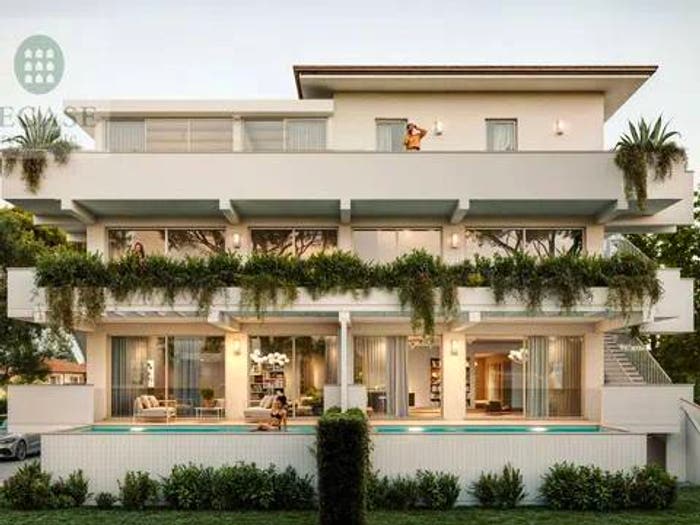 Appartamento quadrilocale in vendita in Via Zolezzi, Marina di Massa Centro, Massa