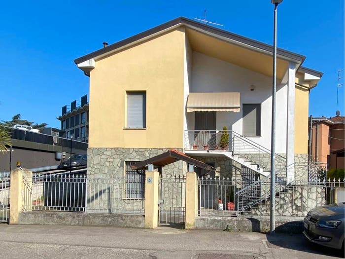 Casa con 6 locali in vendita in Via Giornate Agosto, Villetta, Parma