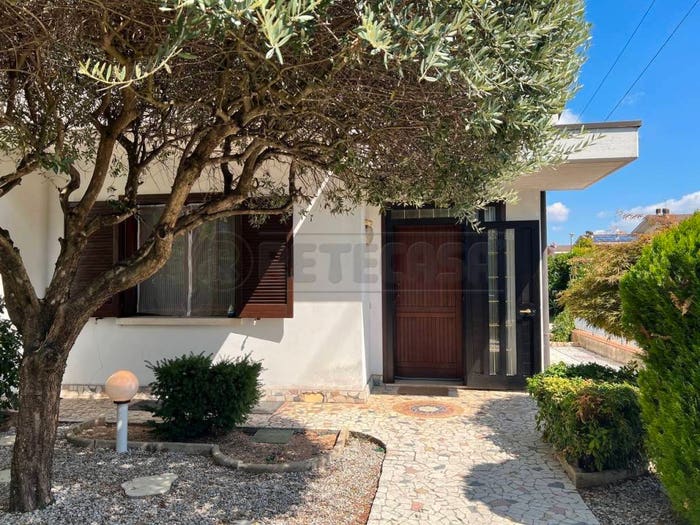 Casa con 6 locali in vendita in Via Cavalieri di Vittorio Veneto, Montecchio Maggiore Alte Ceccato, Montecchio Maggiore