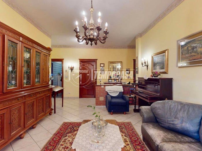 Appartamento quadrilocale in vendita in Via Giovanni Piumati, Centro, Bra