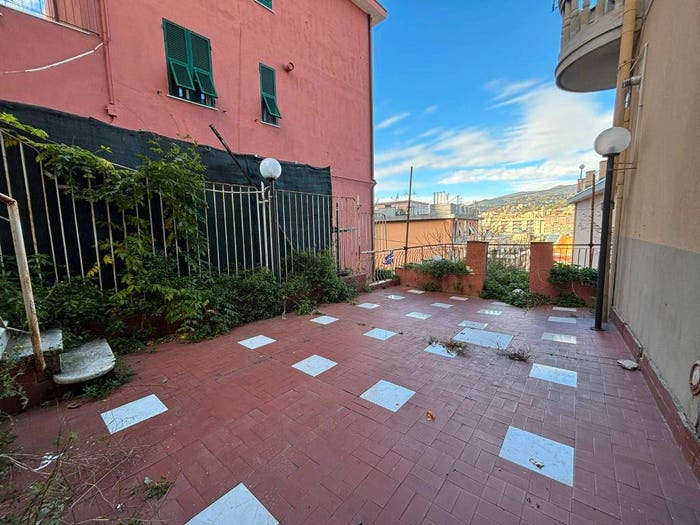 Appartamento trilocale in vendita in Via Antonio Sant'Elia, Sestri Ponente, Genova