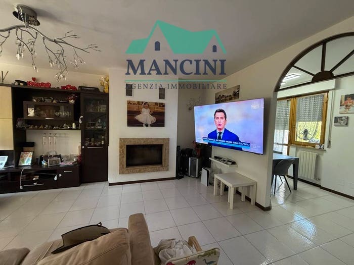 Casa con 6 locali in vendita in CECCACCI, Moie, Maiolati Spontini