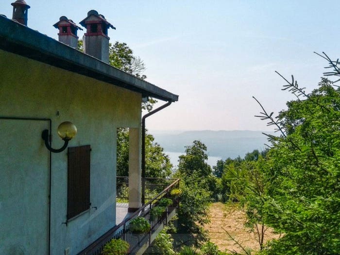 Casa con 6 locali in vendita in via fontanelle, Massino Visconti