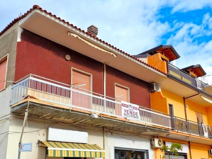 Appartamento trilocale in vendita in Piazzetta Crocelle, Mondragone