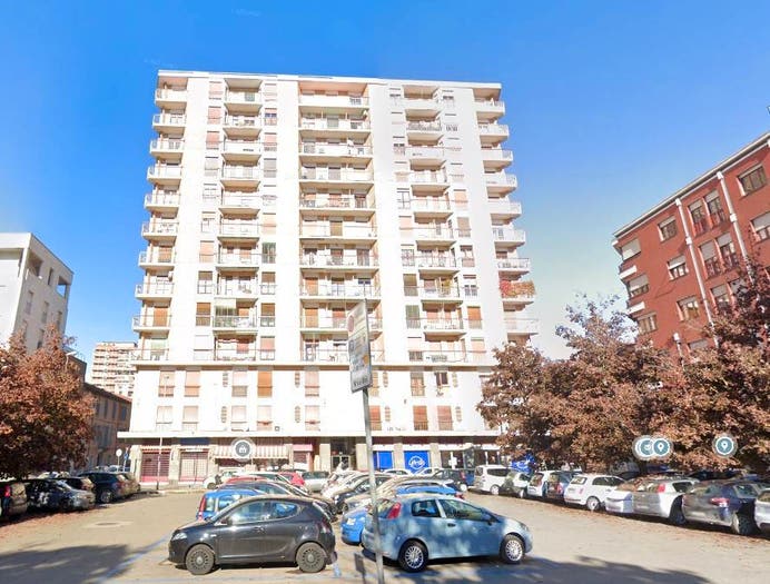 Appartamento con 6 locali in vendita in Piazza Giosuè Carducci, Borgo Rovereto Piscina, Alessandria
