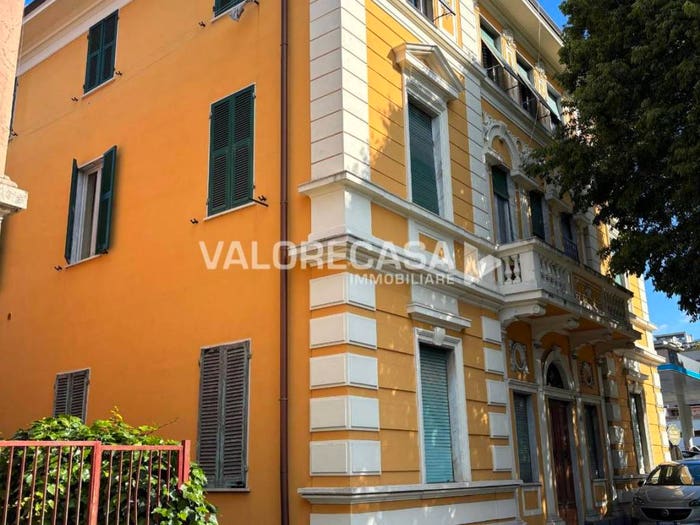 Appartamento quadrilocale in vendita in Viale XX Settembre, Stadio Sant'Antonio Marasio, Carrara