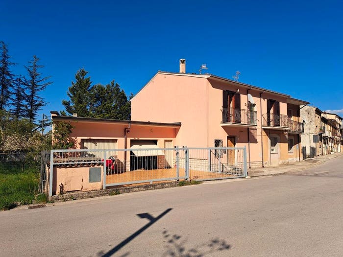Casa con 6 locali in vendita in Largo Santa Maria dei Rivoli, Centro, Bojano