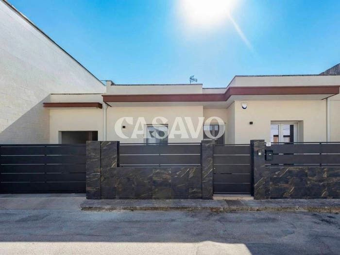 Casa con 6 locali in vendita in Via Crocifisso, Centro, Guagnano