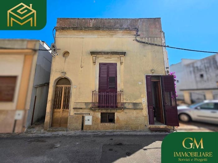 Casa con 6 locali in vendita in Via Generale Giardini, Collepasso