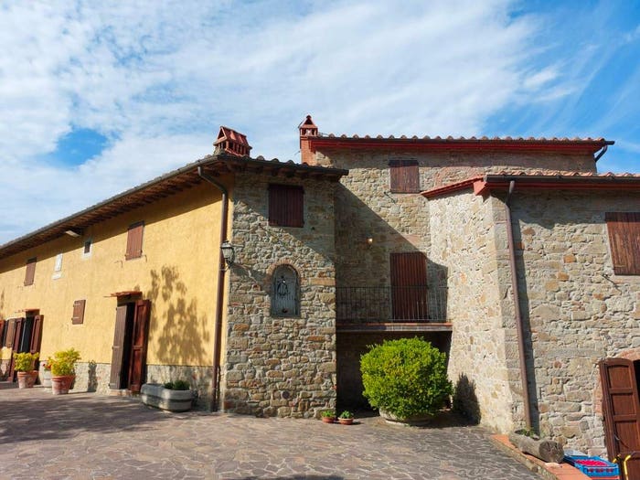 Casa con 6 locali in vendita in Carmignano