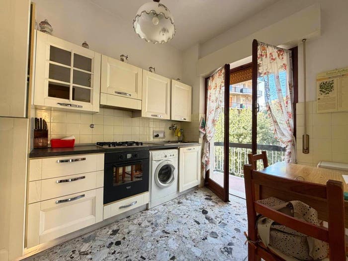 Appartamento trilocale in vendita in Largo San Francesco da Paola, San Teodoro, Genova