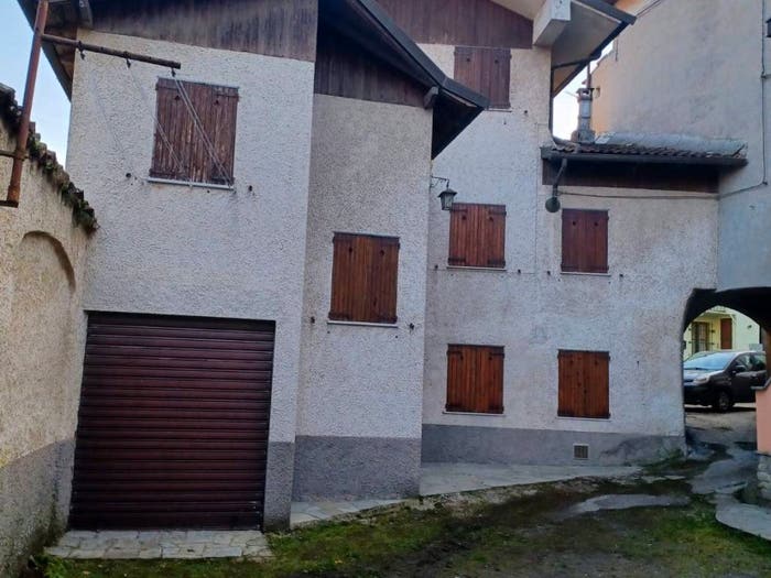 Casa con 6 locali in vendita in Vicolo Torchio, Carrosio