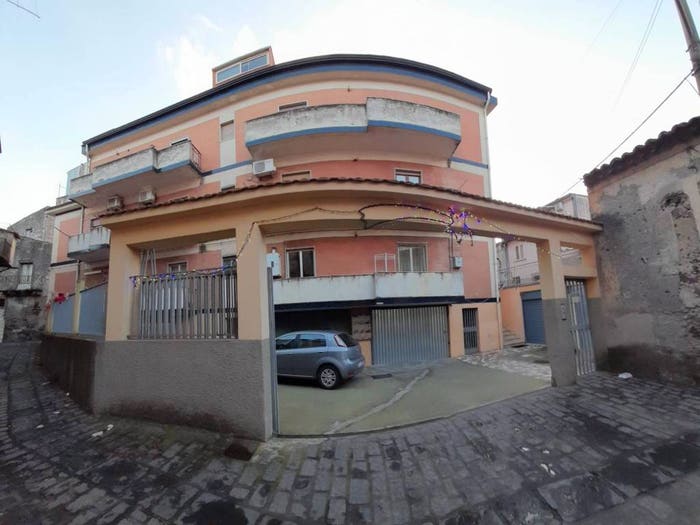 Appartamento quadrilocale in vendita in Via Pasubio, Francavilla di Sicilia