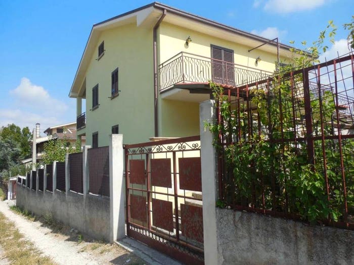 Casa con 6 locali in vendita in Strada Provinciale, Centro, Lettomanoppello