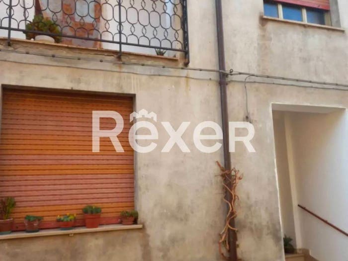 Casa con 6 locali in vendita in Via Giuseppe Garibaldi, Giave