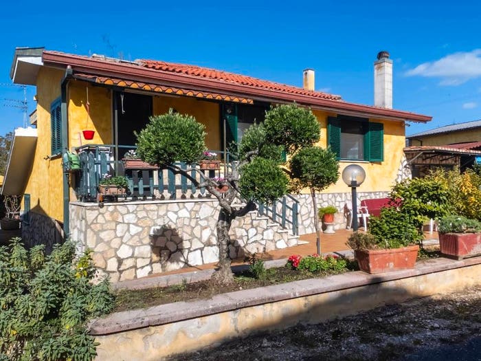 Casa con 6 locali in vendita in Via Tende, Palestrina
