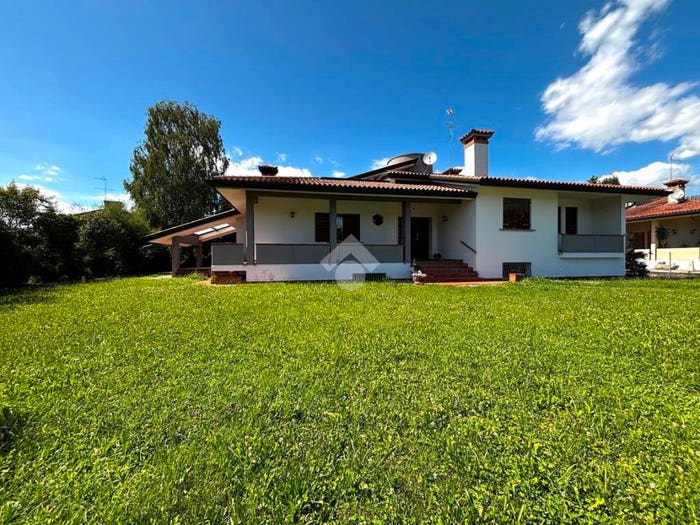 Casa quadrilocale in vendita in Via Priula, Bidasio, Nervesa della Battaglia