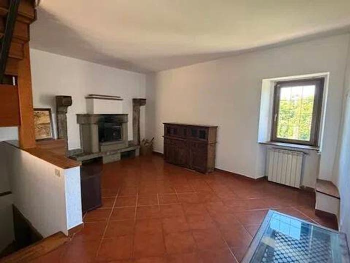Appartamento quadrilocale in vendita in Vicolo Malerba SNC, Centro, Capranica