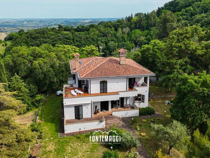 Casa con 5 locali in vendita in Mombaroccio