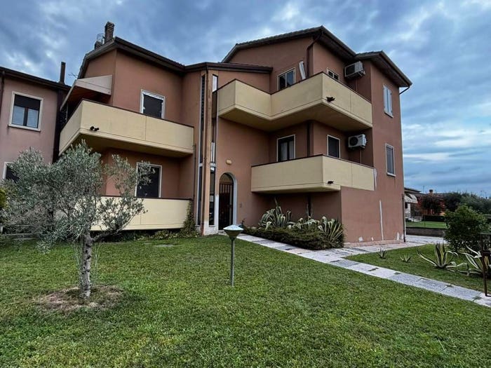 Appartamento trilocale in vendita in Via Asiago, Barbasso, Roncoferraro