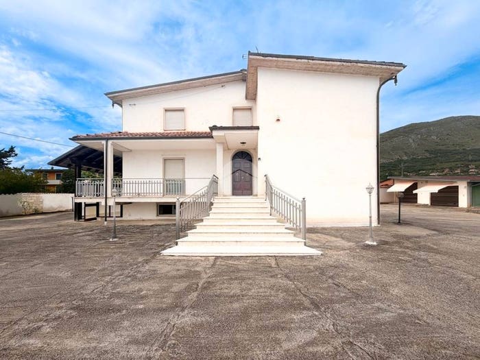Casa con 6 locali in vendita in Via lorenzo e pietro orlandi, Centro, Avezzano