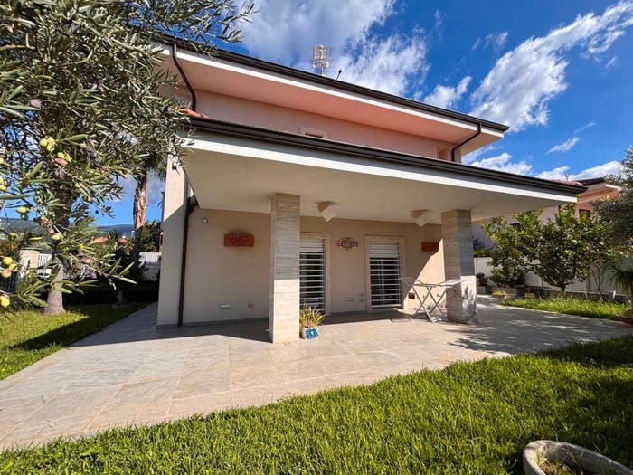 Casa con 6 locali in vendita in Pianopoli