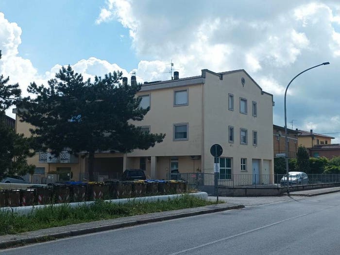 Appartamento con 5 locali in vendita in Via Martiri di Modena, Centro, Cannara