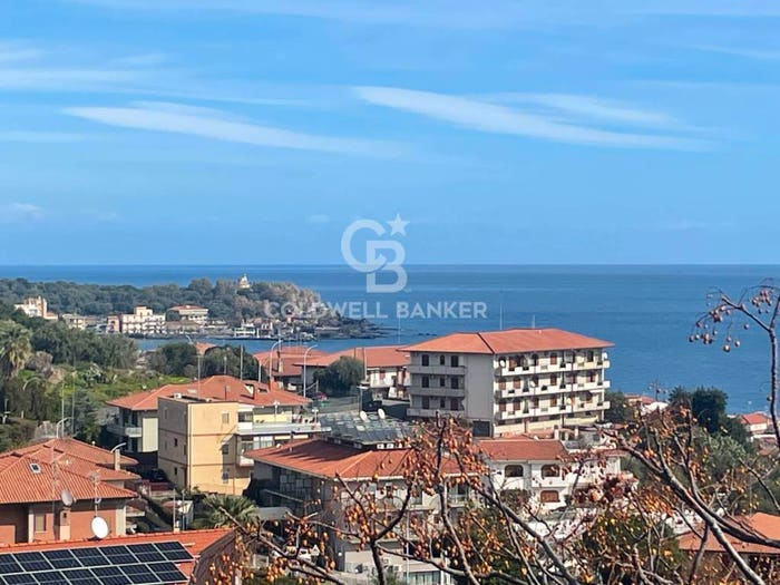 Appartamento trilocale in vendita in Via Litteri, Aci Trezza, Aci Castello