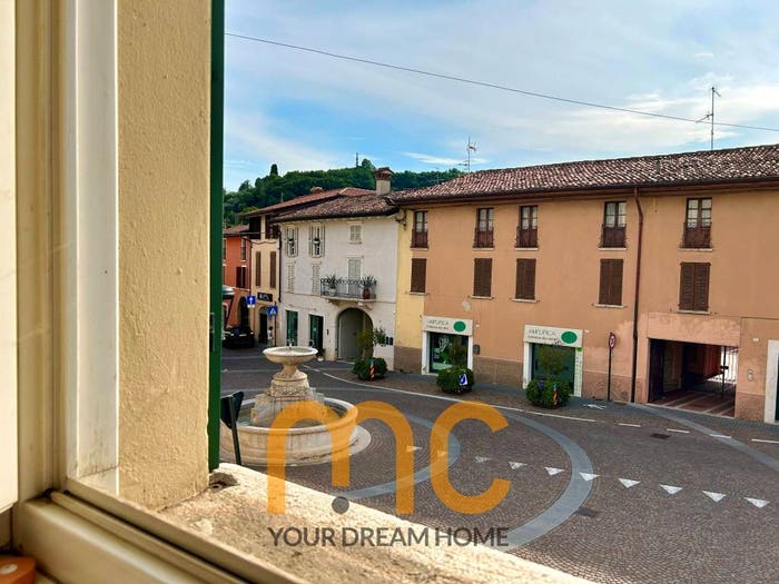 Appartamento trilocale in vendita in Piazza San Lorenzo, Piazza, Gussago