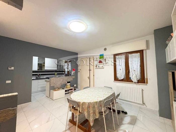 Appartamento con 5 locali in vendita in piazza petrini, Centro, San Costanzo