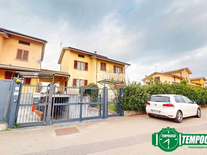 Casa con 6 locali in vendita in Via Novi F, Centro, Basaluzzo