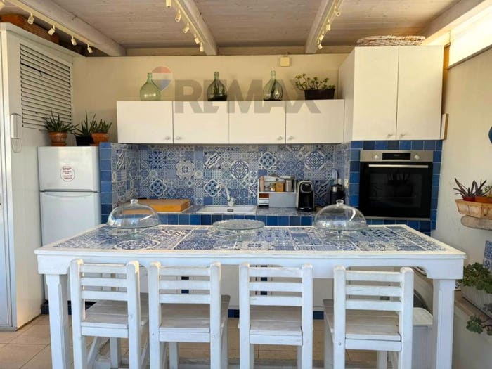 Casa con 5 locali in vendita in VIA LORENZO FESTA CAMPANALE, Trani
