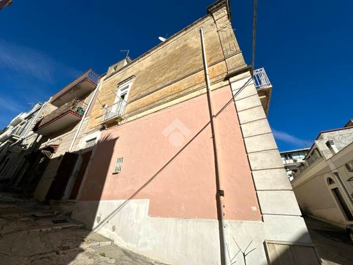 Casa trilocale in vendita in Via Luigi Matarrese, Centro, Canosa di Puglia